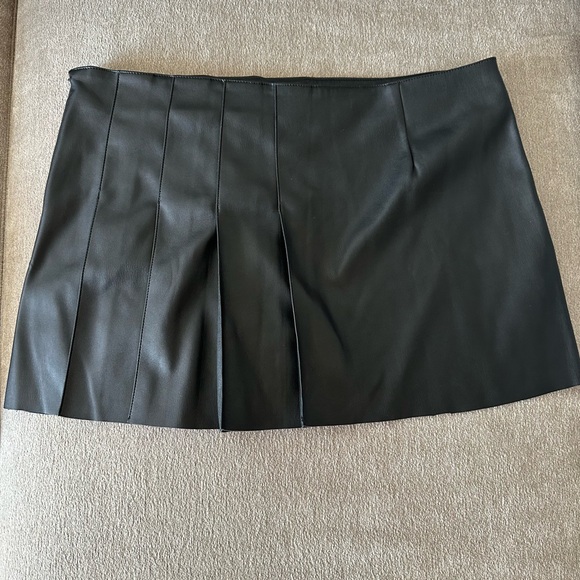 MNG Mango Black Faux Leather Mini Skirt – Size L 🖤✨ - Picture 1 of 3